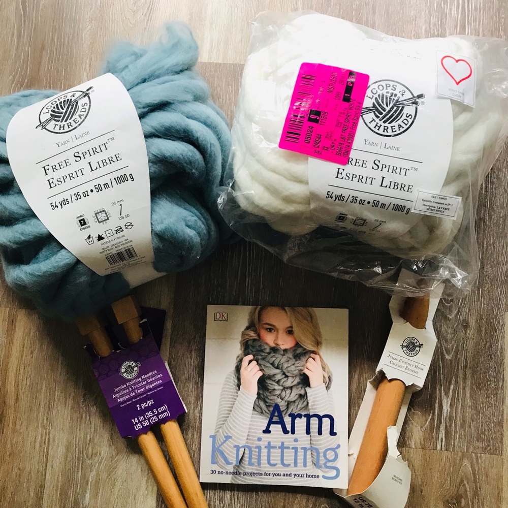Loops & thread  chunky yarn w/ book and needles